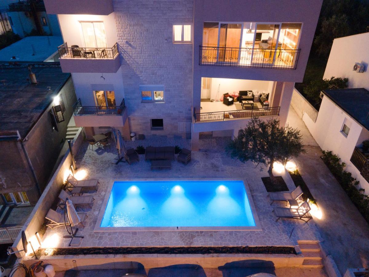 N&N Lux Guest House Bar Exterior foto
